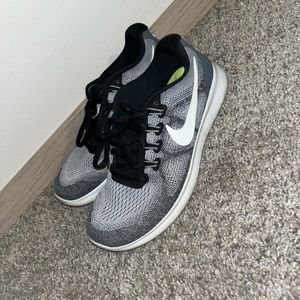 Women’s Size 8 Nike Tennis Shoes